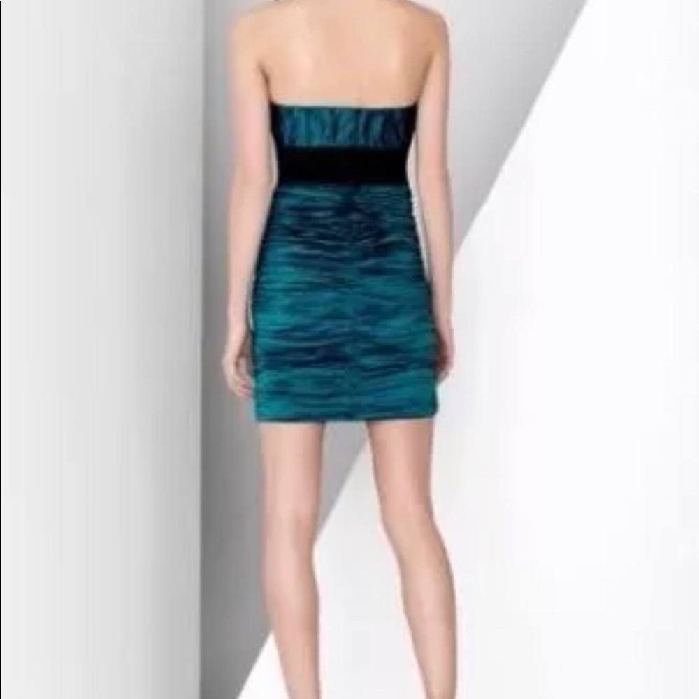 BCBG - Rushed
STRAPLESS PARTY DRESS - Picture 3 of 9